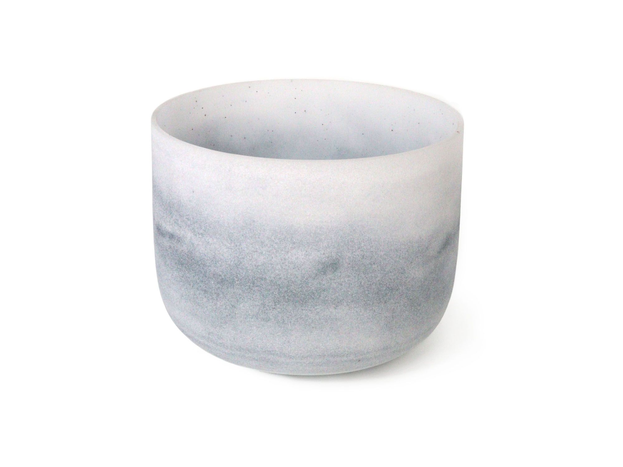 images/products/music/202303/black-and-white-gradient-crystal-singing-bowl/002.jpg
