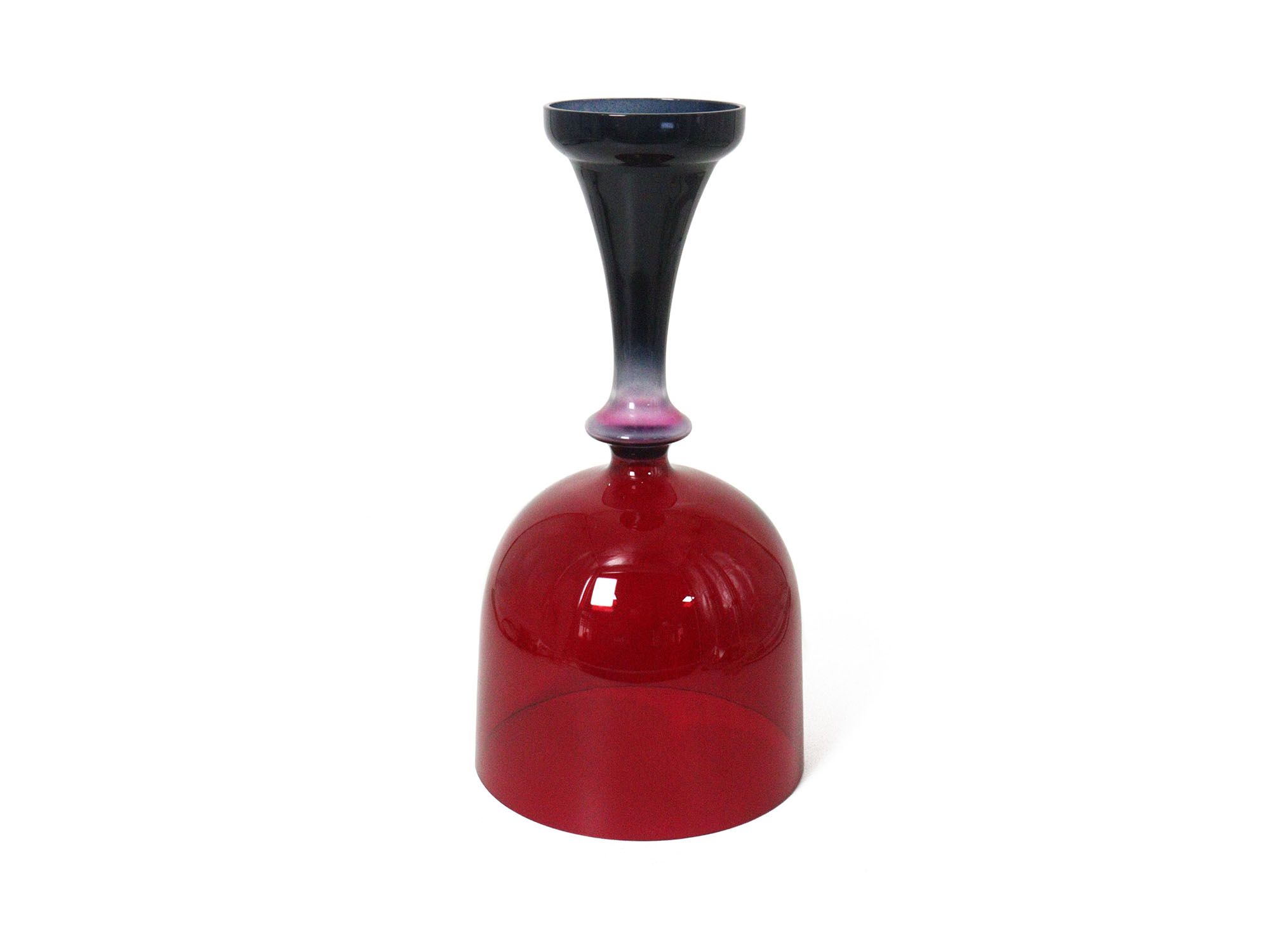 images/products/holy-grail/2311/red-and-black-gradient-alchemy-handheld-singing-bowl-sb-033/003.jpg