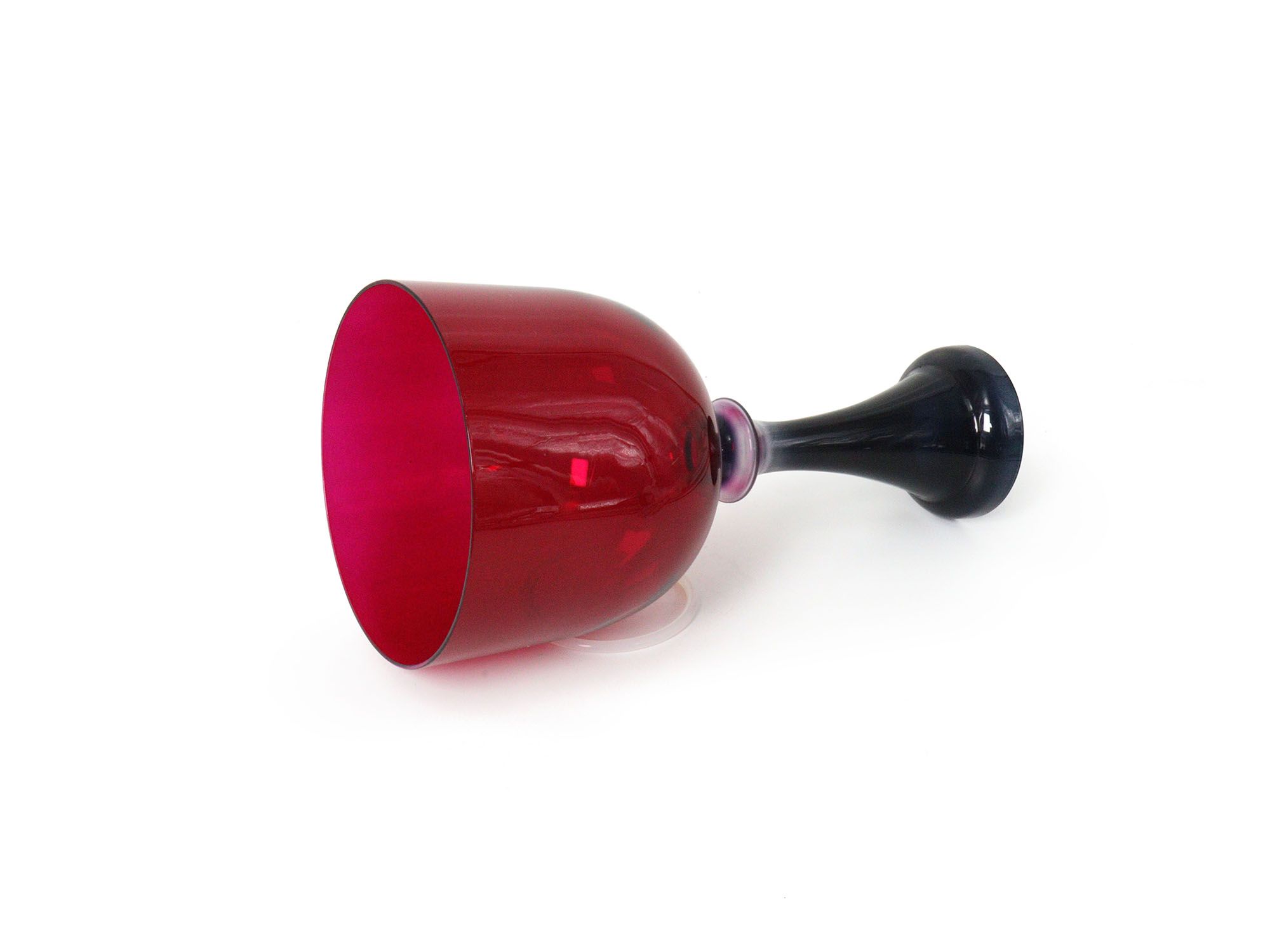 images/products/holy-grail/2311/red-and-black-gradient-alchemy-handheld-singing-bowl-sb-033/004.jpg