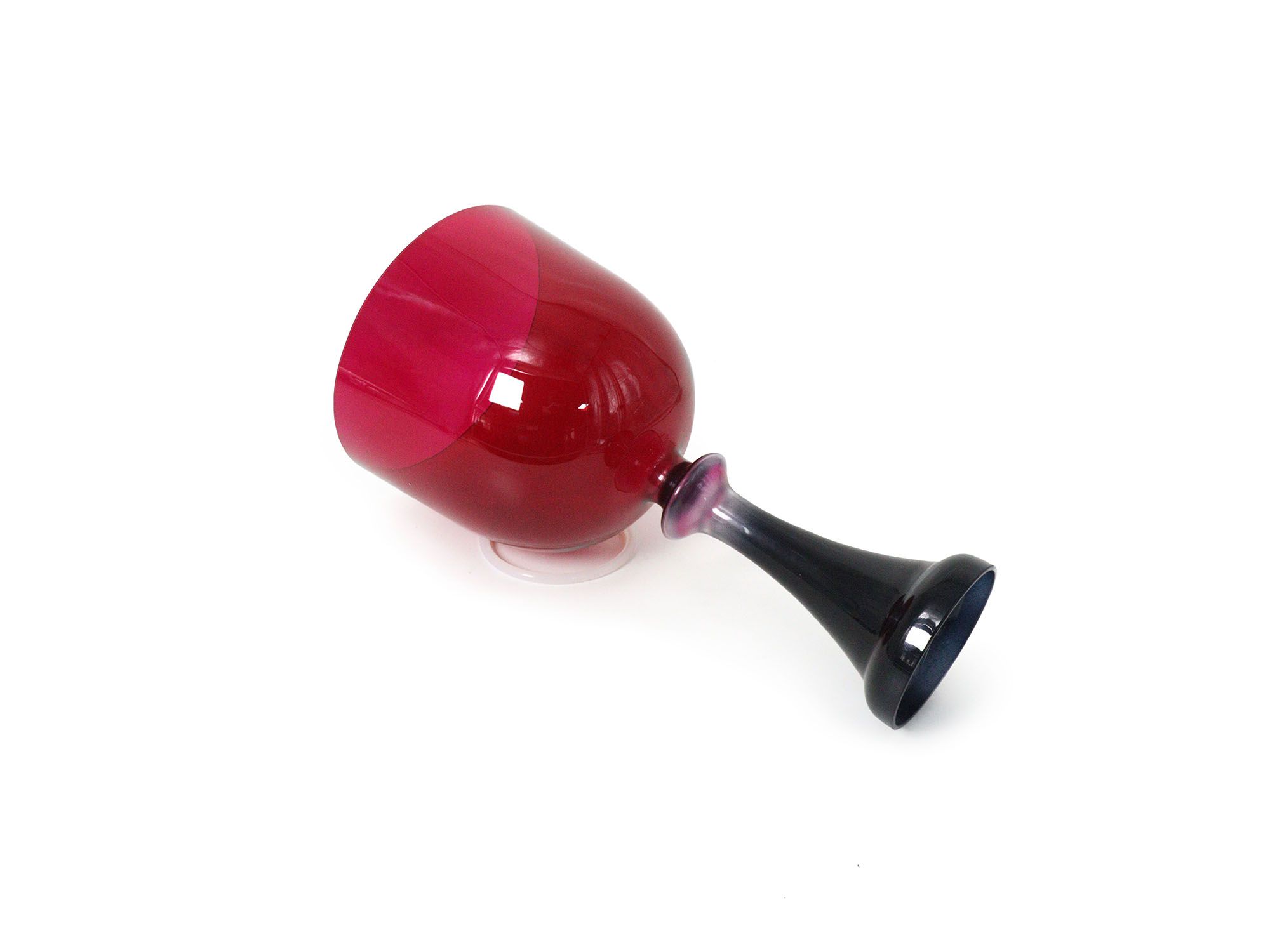 images/products/holy-grail/2311/red-and-black-gradient-alchemy-handheld-singing-bowl-sb-033/005.jpg