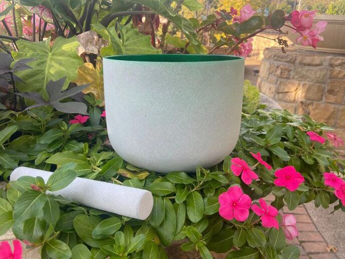 images/products/music/green-frosted-quartz-crystal-singing-bowl/006.jpg