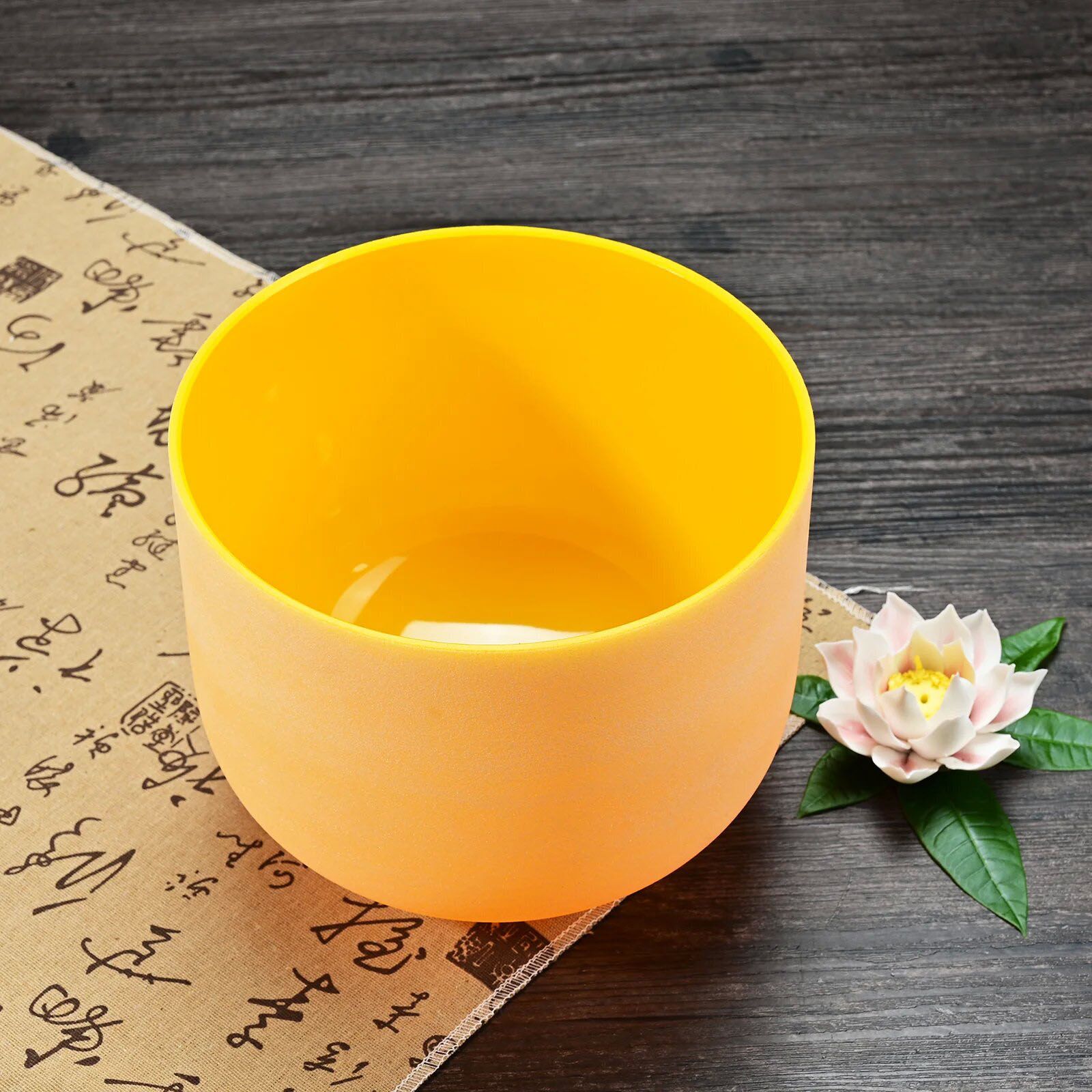 images/products/music/yellow-frosted-quartz-crystal-singing-bowl/02.jpg