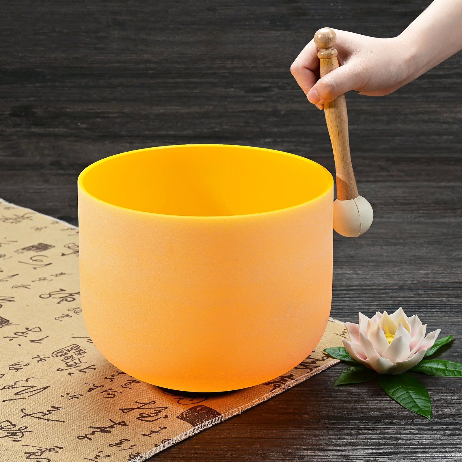 images/products/music/yellow-frosted-quartz-crystal-singing-bowl/03.jpg