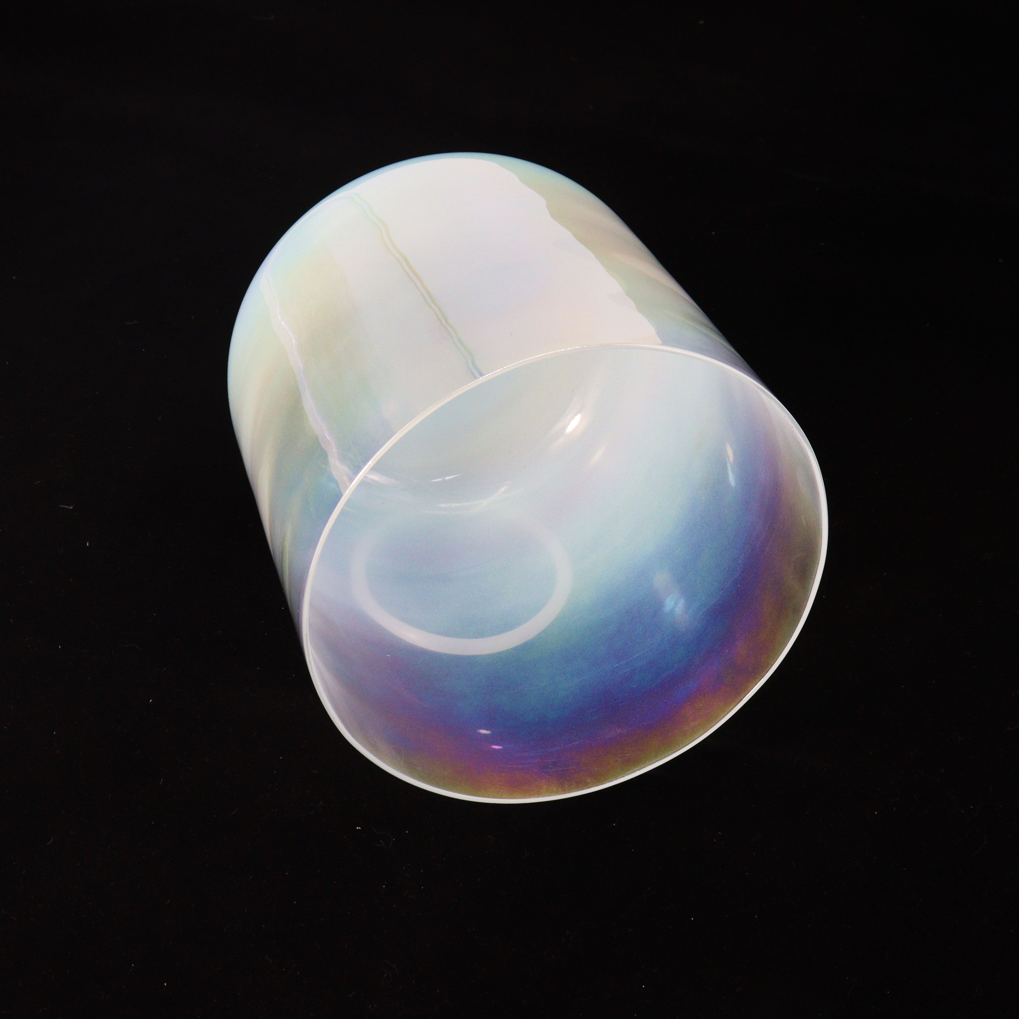 images/products/transparent/202305/clear-gradient-quartz-crystal-singing-bowl-tmb-006/03.jpg