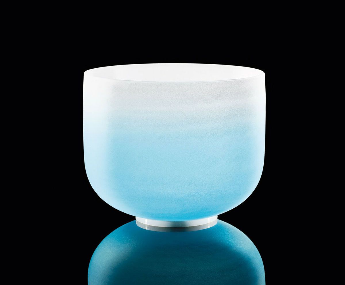 images/products/music/blue-half-color-frosted-quartz-crystal-singing-bowl/blue-half-color-frosted-quartz-crystal-singing-bowl-set_09.jpg