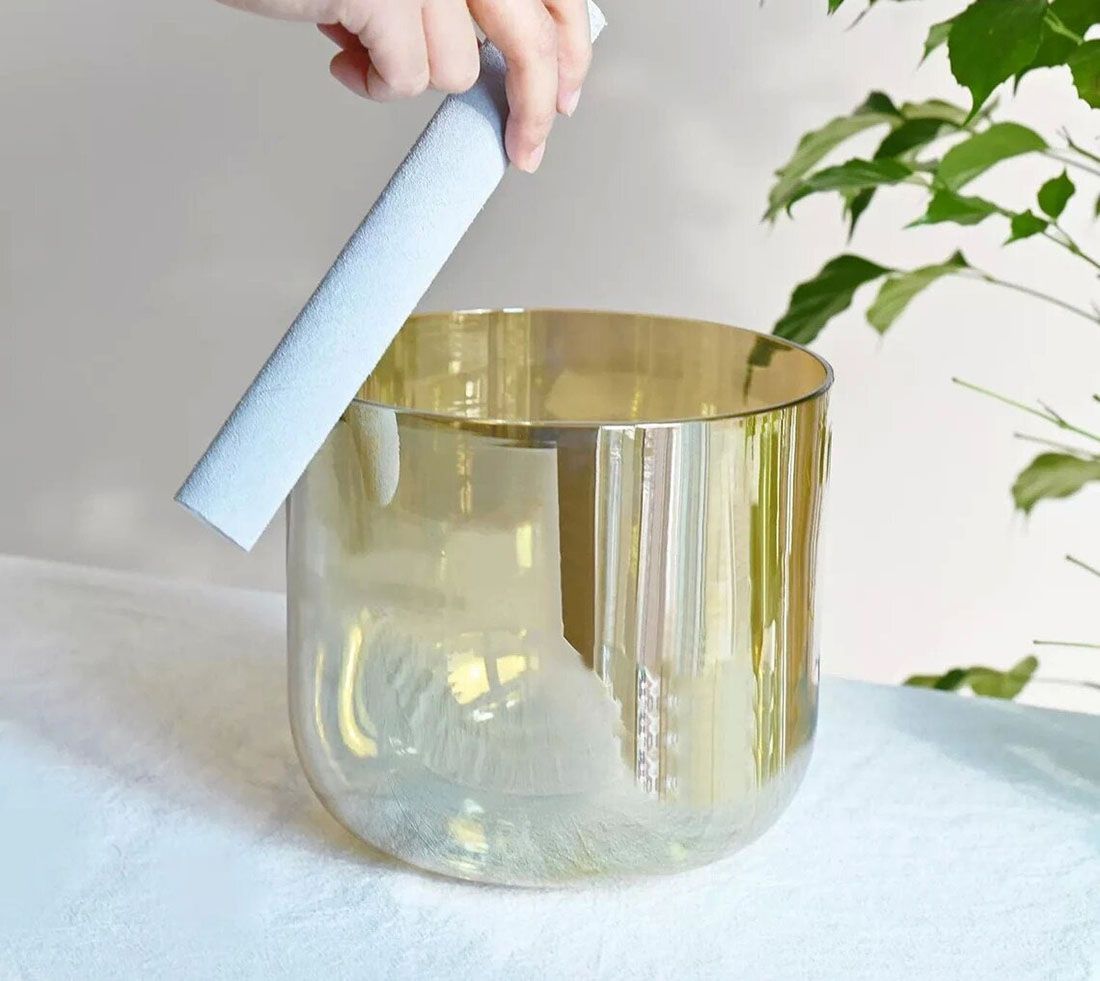 images/products/transparent/champagne-color-cosmic-clear-crystal-singing-bowl/champagne-color-cosmic-clear-crystal-singing-bowl_02.jpg