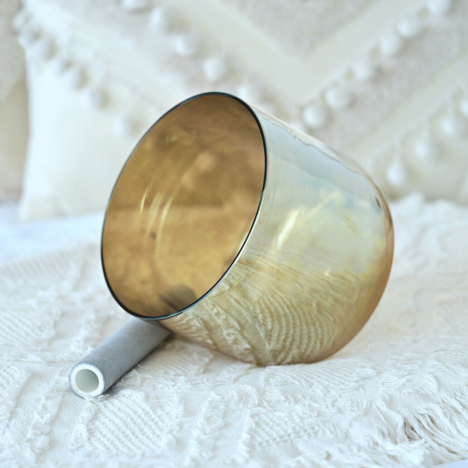 images/products/transparent/champagne-color-cosmic-clear-crystal-singing-bowl/champagne-color-cosmic-clear-crystal-singing-bowl_03.jpg