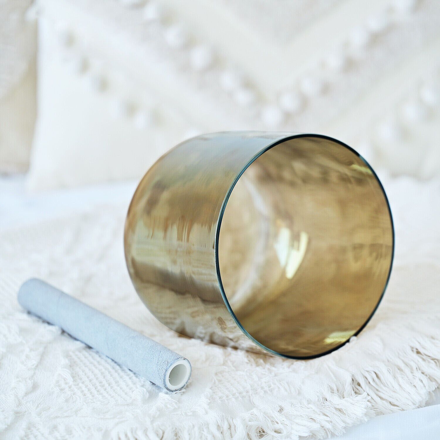 images/products/transparent/champagne-color-cosmic-clear-crystal-singing-bowl/champagne-color-cosmic-clear-crystal-singing-bowl_04.jpg