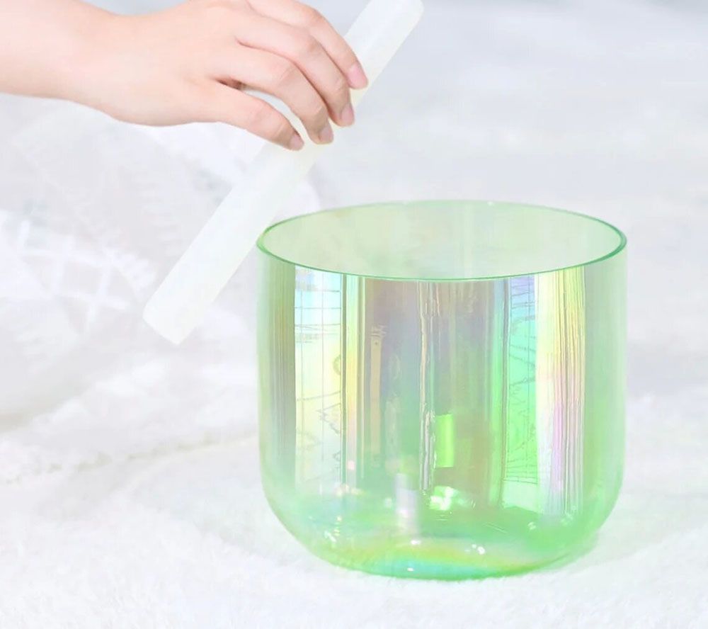 images/products/transparent/cosmic-light-green-clear-crystal-singing-bowl/cosmic-light-green-clear-crystal-singing-bowl_03.jpg