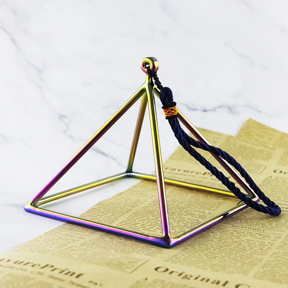 images/products/pyramid/titanium-color-quartz-crystal-singing-pyramid/titanium-color-quartz-crystal-singing-pyramid_01.jpg