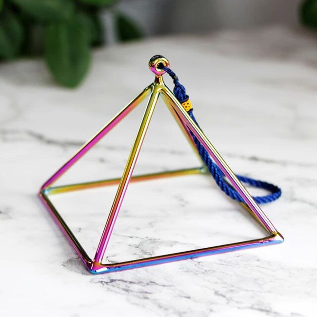 images/products/pyramid/titanium-color-quartz-crystal-singing-pyramid/titanium-color-quartz-crystal-singing-pyramid_02.jpg
