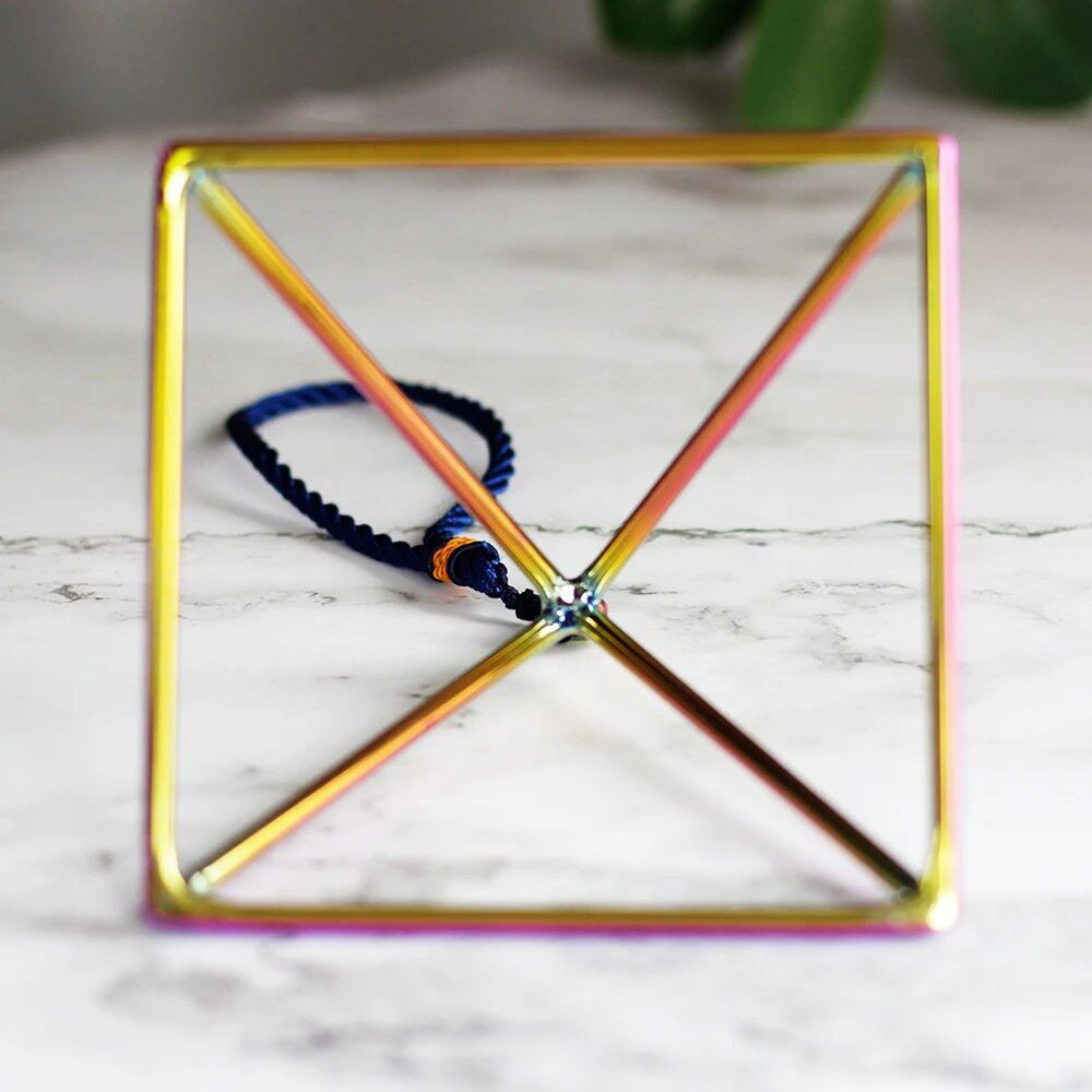 images/products/pyramid/titanium-color-quartz-crystal-singing-pyramid/titanium-color-quartz-crystal-singing-pyramid_03.jpg