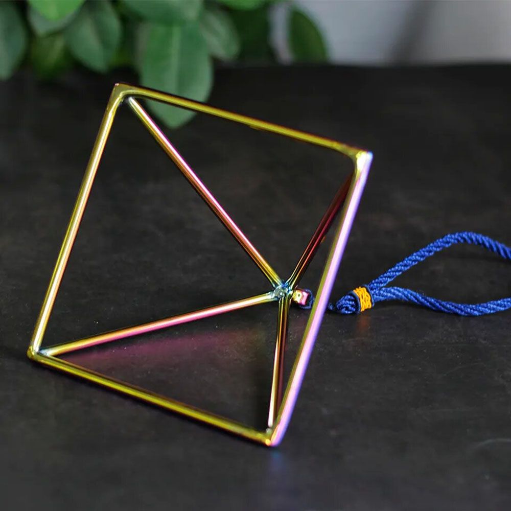 images/products/pyramid/titanium-color-quartz-crystal-singing-pyramid/titanium-color-quartz-crystal-singing-pyramid_06.jpg